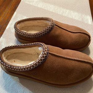 UGG tazman Brown Moccasins with Cream Lining